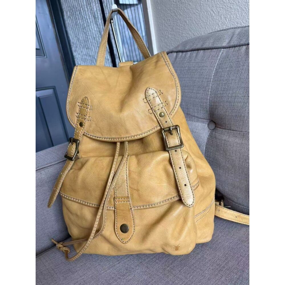 FRYE Campus Backpack in tan/cognac leather Two Tone, Western Drawstring Bag
